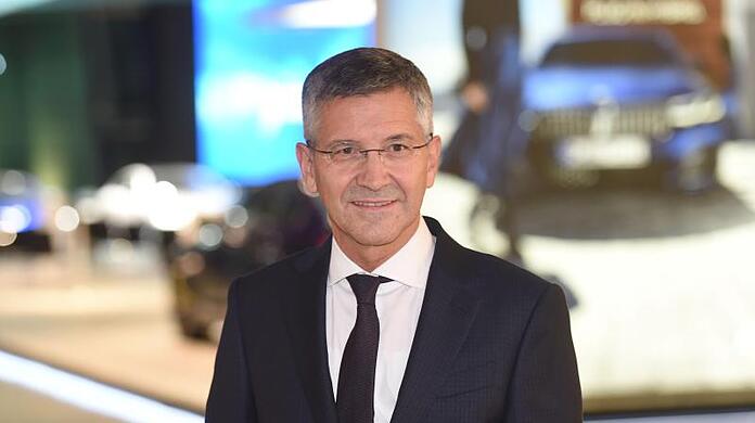 Herbert Hainer nahm die Auszeichnung stellvertretend für den FC Bayern entgegen.