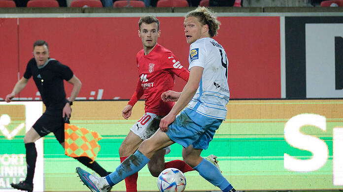 Yannick Deichmann of TSV 1860 Muenchen controls the ball during the News Photo - Getty Images