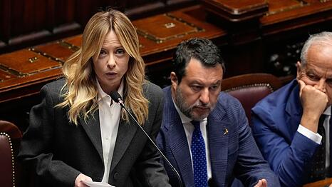Vize-Regierungschef Matteo Salvini - hier rechts neben Ministerpr&auml;sidentin Giorgia Meloni - findet markige Worte. (Archivbild)