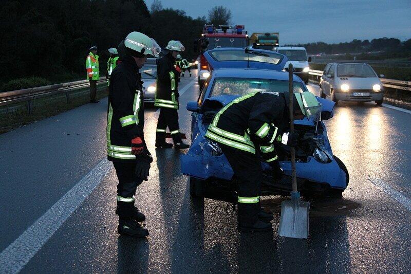 Auf der A94 bei Altötting hat sich am Freitagmorgen ein Verkehrsunfall ereignet, bei dem eine Person leicht verletzt wurde.