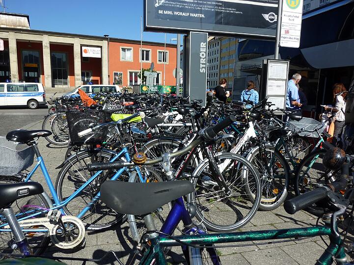 Die Bahn räumt auf: Am Hauptbahnhof werden alle Schrotträder eingesammelt.