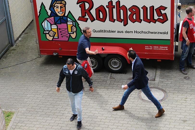 Die ersten Bilder aus Karlsruhe.