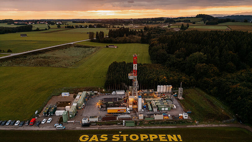 "Gas stoppen!": Eine Drohnenaufnahme zeigt die Botschaft der Aktivisten von oben.
