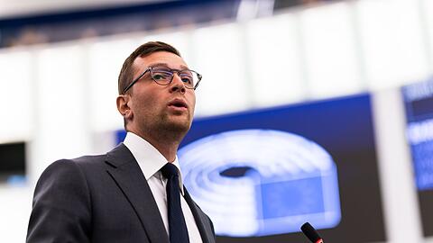 Der französische Politiker Jordan Bardella ist Vorsitzender der rechten PfE-Fraktion im Europaparlament. (Archivbild)
