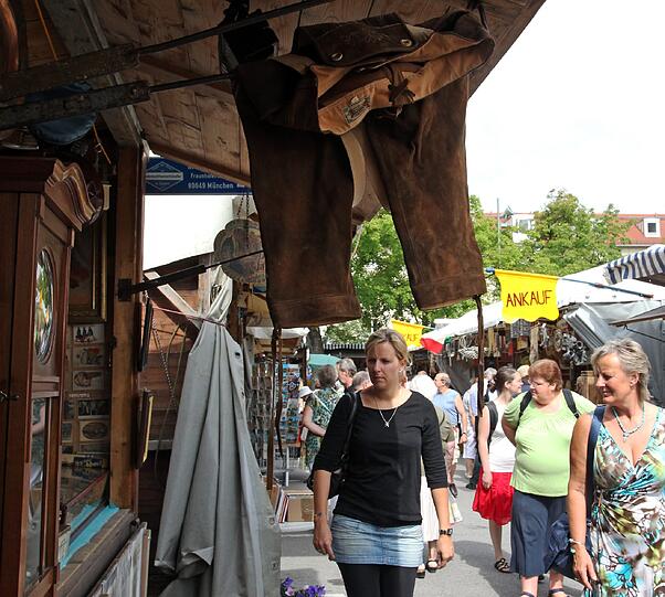 Trödel nicht nur für Trachtler: Viele Münchner besuchten am Wochenende die Auer Dult am Mariahilfplatz.