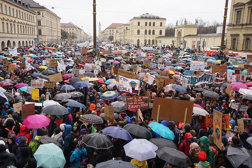 Rund 10.000 Schüler demonstrierten am Freitag (15. März) in München für einen bessere Klimapolitik.