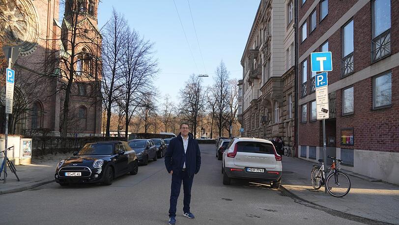 Philippe Louis, Bezirks-Grüner, will diese Sackgasse zum renaturierten Flaniermeilchen umgestalten. Etwa 15 Parkplätze fallen dabei weg – aber mit Ersatz.
