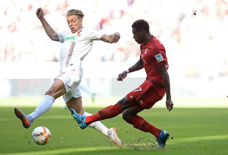 David Alaba - Note 4 - Noch im Ösi-EM-Rausch? Kam vor dem 0:1 zu spät, konnte den Pass auf Esswein nicht verhindern. Ließ dem FCA-Torschützen auch sonst zu viel Platz. Das Auffälligste bei Alaba war seine neue Frisur: Er trägt jetzt braun-goldene Strähnen auf dem Kopf. Sieht Neuzugang Kingsley Coman nun ziemlich ähnlich.