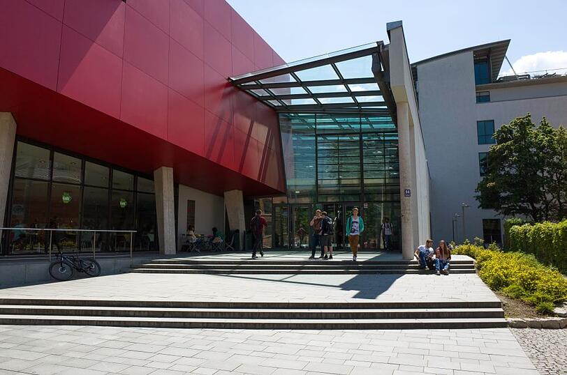 Die Hochschule an der Lothstraße 64.
