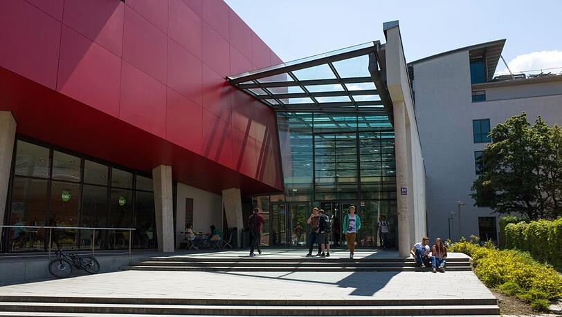 Die Hochschule an der Lothstraße 64. Die Hochschule an der Lothstraße 64.