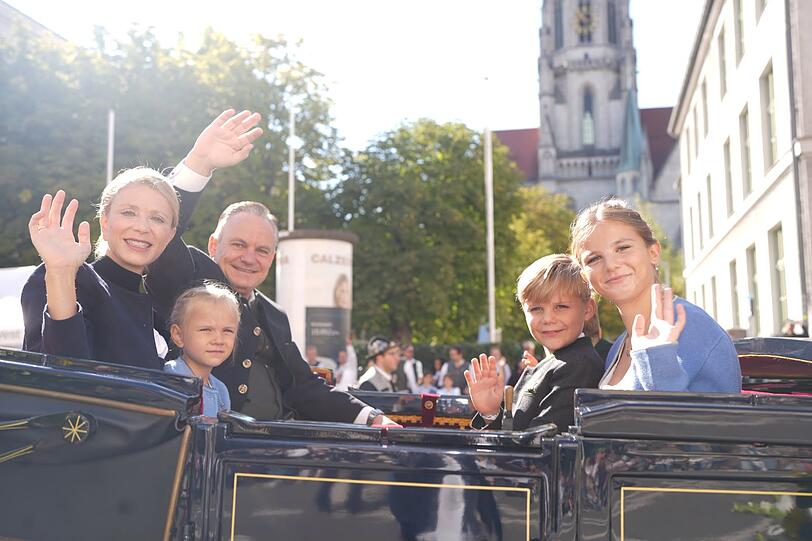 Wiesn-Chef Christian Scharpf (SPD) mit Familie auf dem Weg zur Festwiese. Wiesn-Chef Christian Scharpf (SPD) mit Familie auf dem Weg zur Festwiese.