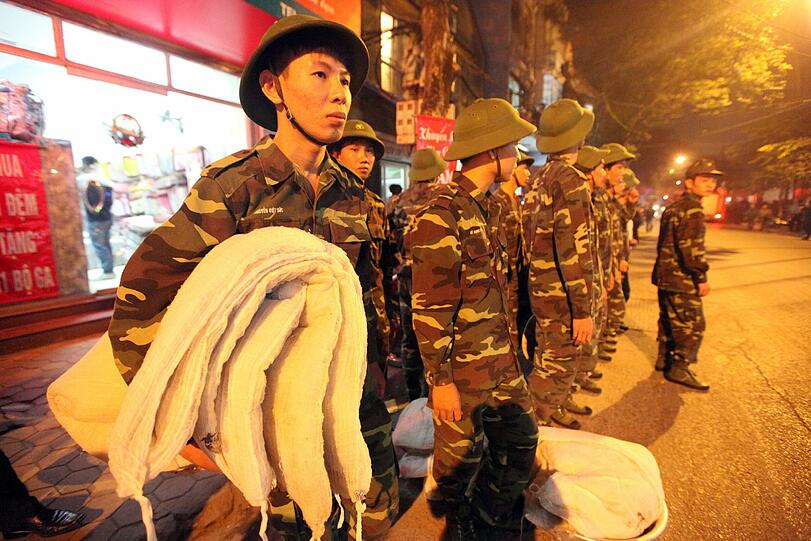 Feuer-Drama in Hanoi: Ein Wolkenkratzer ist in Brand geraten - doch nur 15 Menschen werden verletzt.