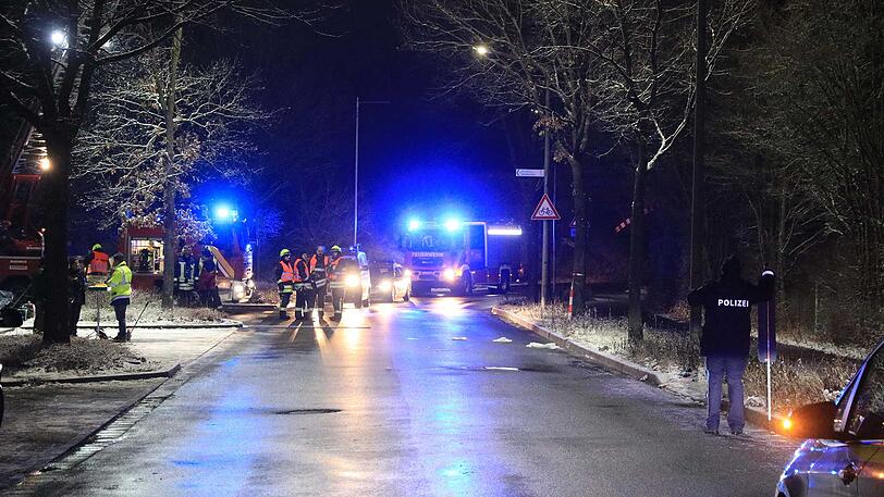 ...die Polizei ermittelt, man geht von einem Unfallgeschehen aus.