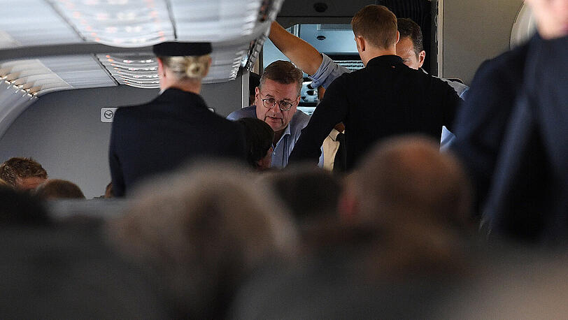 Diskussionen im Flugzeug - noch vor dem Abheben.