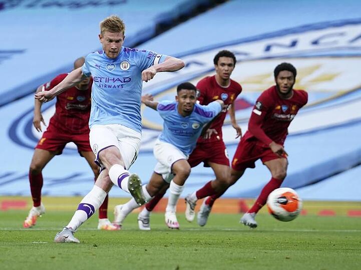 Kevin De Bruyne (v) traf für Manchester City per Elfmeter zum 1:0.