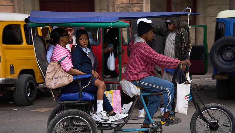 Aufgrund der Krise steigen viele Kubaner auf Fahrradtaxis um.