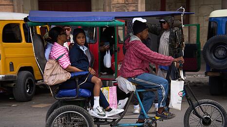 Aufgrund der Krise steigen viele Kubaner auf Fahrradtaxis um.