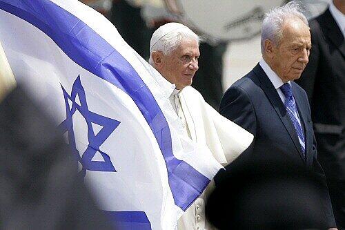Präsident Peres (rechts) empfing den Papst.