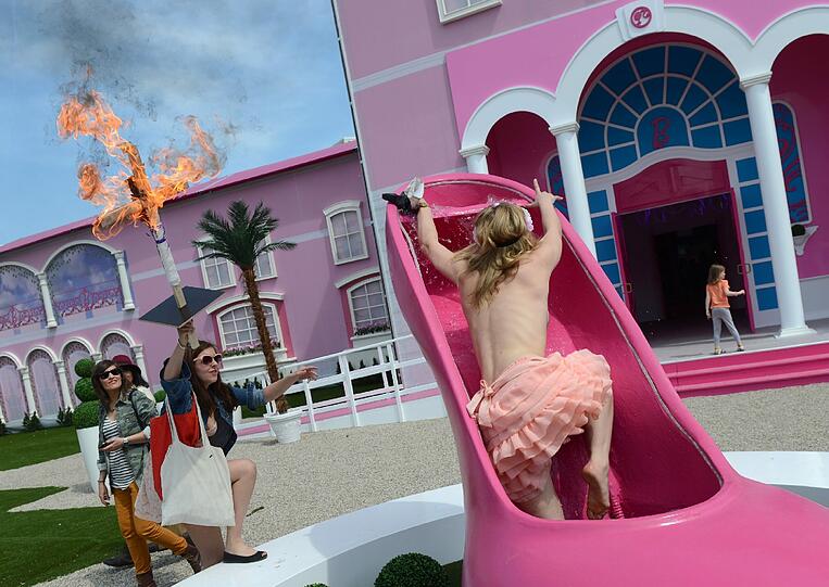 Die Femen-Aktion beim "Barbie-Dreamhouse" in Berlin. Die Bilder