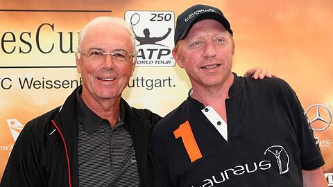 Franz Beckenbauer mit Boris Becker im Jahr 2011. Auch die deutsche Tennis-Legende wird zur Gedenkfeier für den Kaiser erwartet.