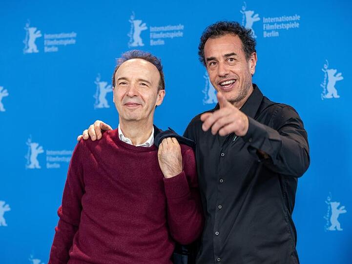 Regisseur Matteo Garrone (r) uznd Schauspieler Roberto Benigni auf der Berlinale.