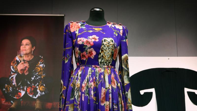 Kleidung der verstorbenen Schauspielerin Hannelore Elsner ist im Auktionshaus Neumeister ausgestellt.