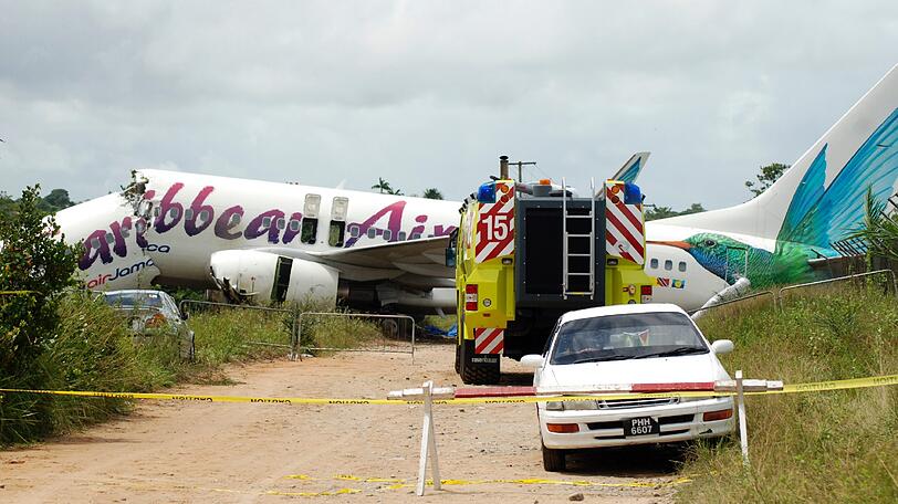Bei der Bruchlandung der Caribbean-Air-Maschine brach der vordere Teil des Flugzeuges ab.