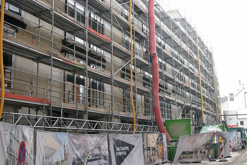 Noch wird im künftigen Wohnbereich an der Hotterstraße fleißig gearbeitet. Die ersten Bewohner werden im September einziehen.