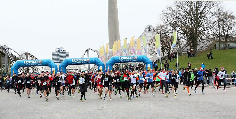 Etwa 1500 Teilnehmer rannten mit beim Nikolauslauf im Olympiapark.