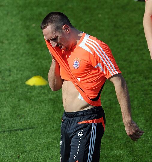 Der FC Bayern beim Abendtraining in Doha.