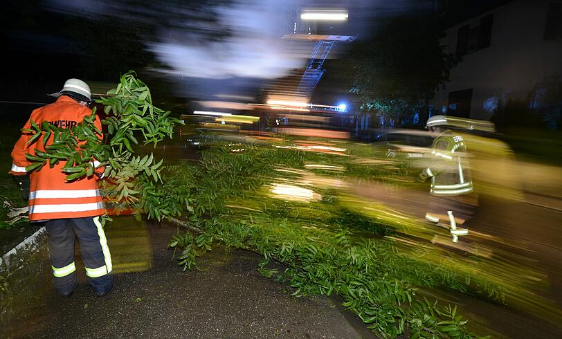Golfballgroße Hagelkörner: In der Nacht auf Christi Himmelfahrt hat in Bayern ein starkes Gewitter gewütet. Auch in Südbaden (Bilder) hat das Unwetter getobt. Die Bilder...