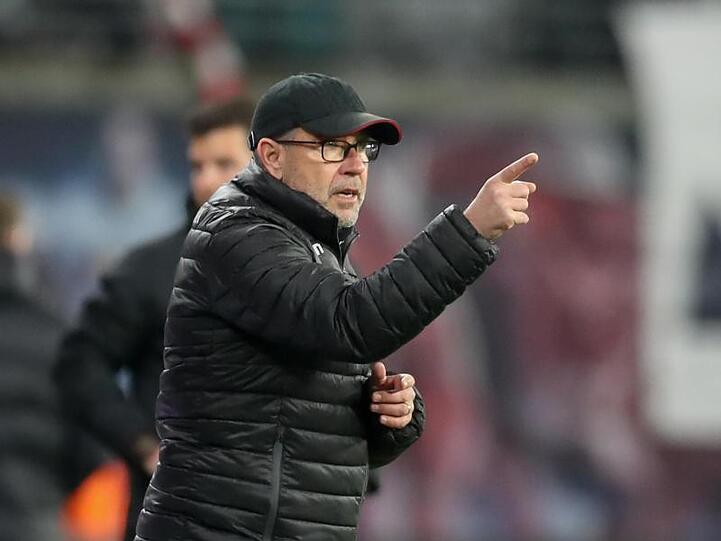 Berlins Trainer Urs Fischer reagiert an der Seitenlinie. Foto: Jan Woitas/dpa-Zentralbild/dpa