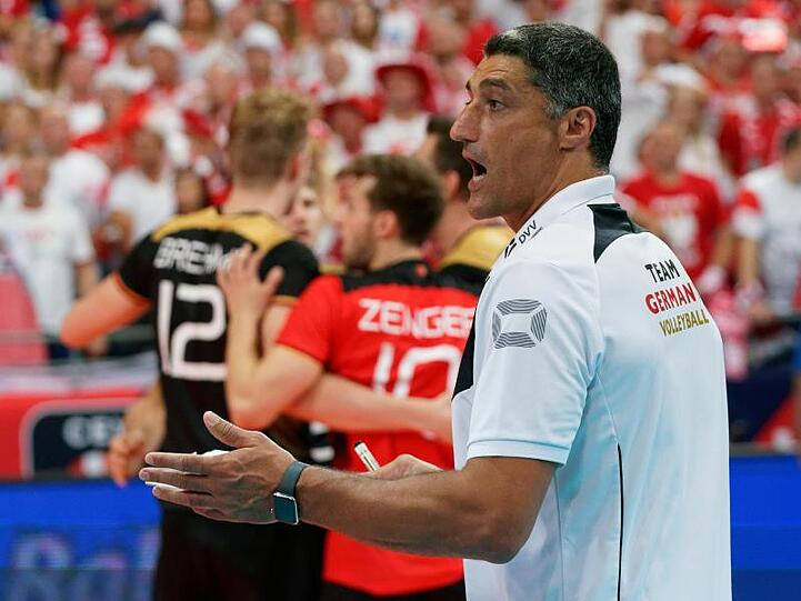 Nationaltrainer Andrea Giani bekam mit dem DVV-Team durch Weltmeister Polen seine Grenzen aufgezeigt.