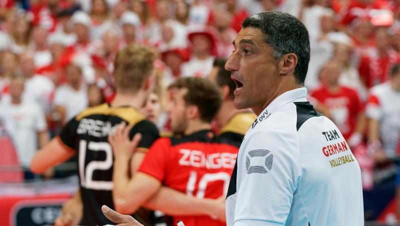 Nationaltrainer Andrea Giani bekam mit dem DVV-Team durch Weltmeister Polen seine Grenzen aufgezeigt.
