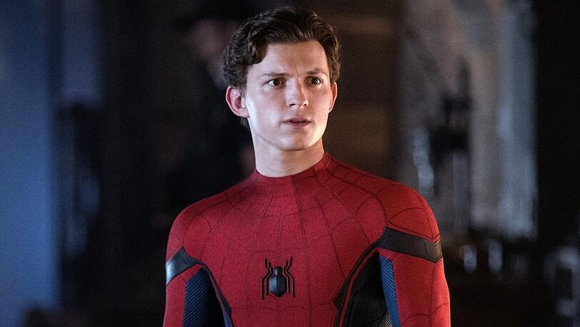 Tom Holland als Superheld Spider-Man.