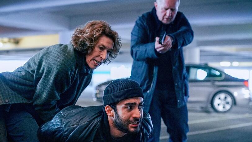 "Tatort: Dein Verlust": Bibi Fellner (Adele Neuhauser) und Moritz Eisner (Harald Krassnitzer) setzen Georgios Sideris (Eidin Seyed Jalali) fest.
