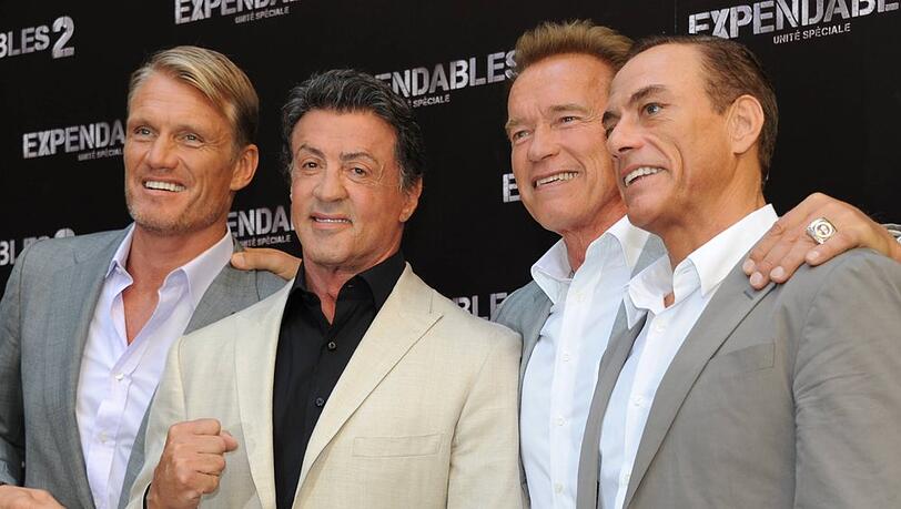 Dolph Lundgren, Sylvester Stallone, Arnold Schwarzenegger und Jean-Claude Van Damme bei der Premiere von "The Expendables 2" im Jahr 2012.