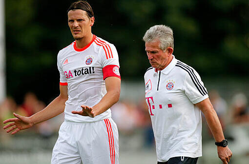 Trainer Jupp Heynckes mit Routinier Daniel van Buyten...