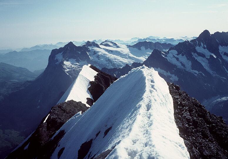 In dieser Woche starten wieder einige Skigebiete in die Saison 2012/2013. Die Vorfreude auf die neue Skisaison stellt sich langsam aber sicher ein. (Archivbild)