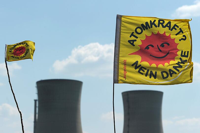 4. Der Ausstieg von Seehofer und Merkel aus der Atomkraft. Die war sein Steckenpferd. Strauß wurde 1955 zum ersten Bundesminister für Atomfragen ernannt. Er bezeichnete es als "Tragödie der Menschheitsgeschichte", dass die Masse der Bürger "im Atom" seine zerstörerische Kraft sähe, statt sein Potential "zu heilen und zu helfen".
