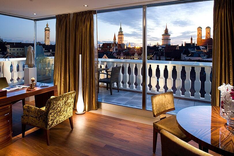 ...25 Suiten. Die Erweiterung des Hotels...