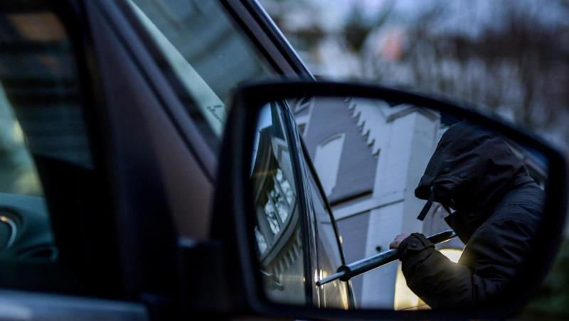Der Mann klaute das Auto – und ließ seinen Geldbeutel im Wagen zurück. (Symbolbild)
