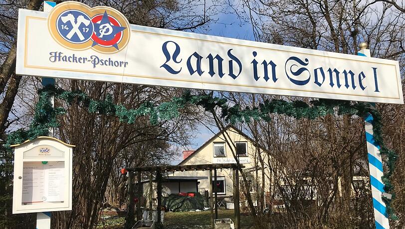 Auch im Biergarten des Kleingartens "Land in Sonne 1" sind Tatort-Szenen für die Folge "Hackl" entstanden. Auch im Biergarten des Kleingartens "Land in Sonne 1" sind Tatort-Szenen für die Folge "Hackl" entstanden.