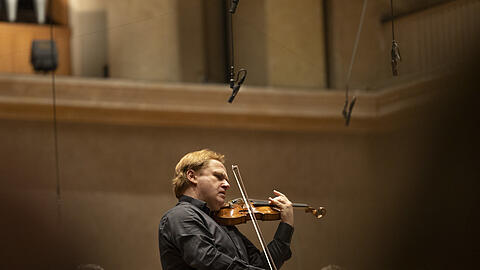 Der Geiger Radoslaw Szulc.