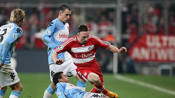 Die L&ouml;wen lieferten sich im Februar 2008 ein packendes Duell mit dem FC Bayern um Franck Rib&eacute;ry.