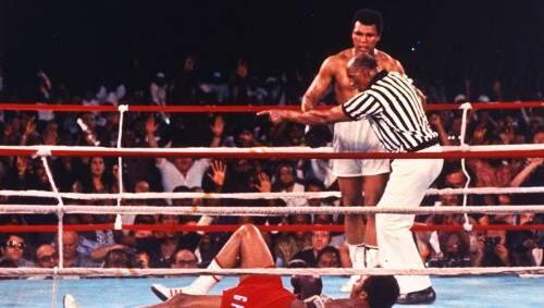 Foreman am Boden, Ali obenauf: Beim „Rumble in the Jungle“ entzauberte der große Altmeister Weltmeister „Big George“. Foreman am Boden, Ali obenauf: Beim „Rumble in the Jungle“ entzauberte der große Altmeister Weltmeister „Big George“.