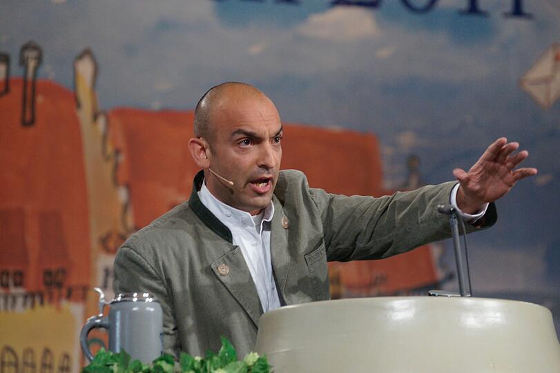 Django schenkt ein: Die besten Bilder vom Politikerderblecken beim Maibock-Anstich im Hofbräuhaus.