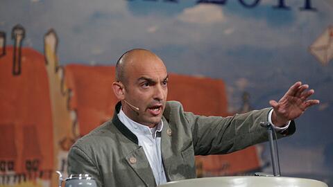 Django schenkt ein: Die besten Bilder vom Politikerderblecken beim Maibock-Anstich im Hofbräuhaus.