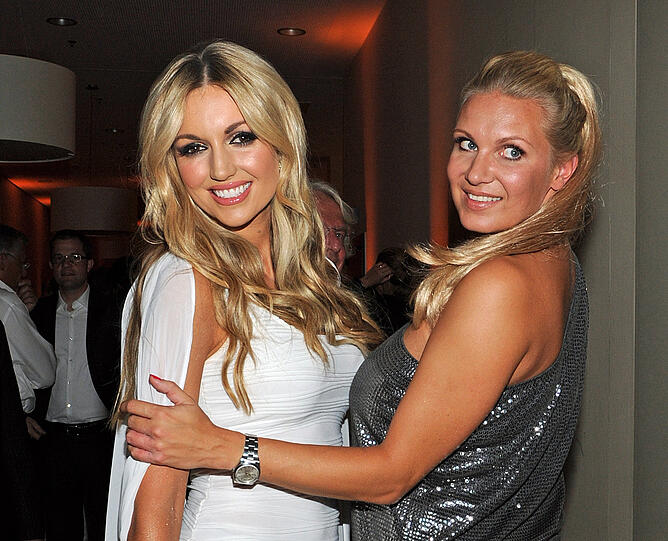 Strahelnd schön: Die ehemalige Turnerin Magdalena Brzeska (r) und Rosanna Davison, ehemalige Miss World