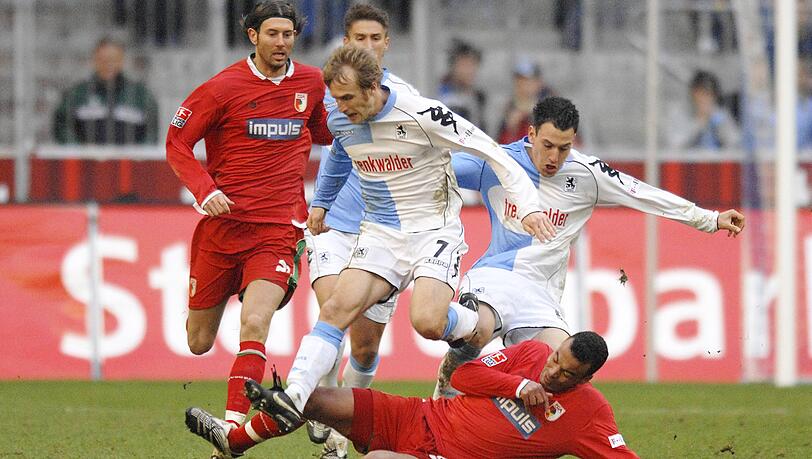 Seine Anfänge als Profi macht Gebhart beim Herzensverein in Giesing. In der Saison 2007/08 spielt der Allgäuer (r.) mit seinem heutigen Coach Daniel Bierofka (l.) zusammen, gerade zurückgekehrt vom VfB Stuttgart. Gebhart macht, gerade 18 Jahre jung, prompt 21 Zweitligaspiele - und auf sich aufmerksam. Seine Anfänge als Profi macht Gebhart beim Herzensverein in Giesing. In der Saison 2007/08 spielt der Allgäuer (r.) mit seinem heutigen Coach Daniel Bierofka (l.) zusammen, gerade zurückgekehrt vom VfB Stuttgart. Gebhart macht, gerade 18 Jahre jung, prompt 21 Zweitligaspiele - und auf sich aufmerksam.